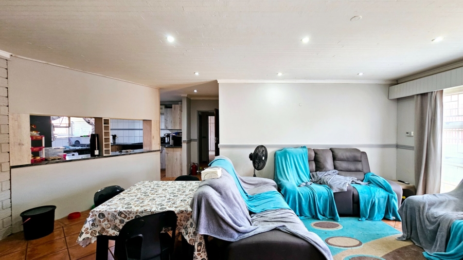 3 Bedroom Property for Sale in Langenhovenpark Free State